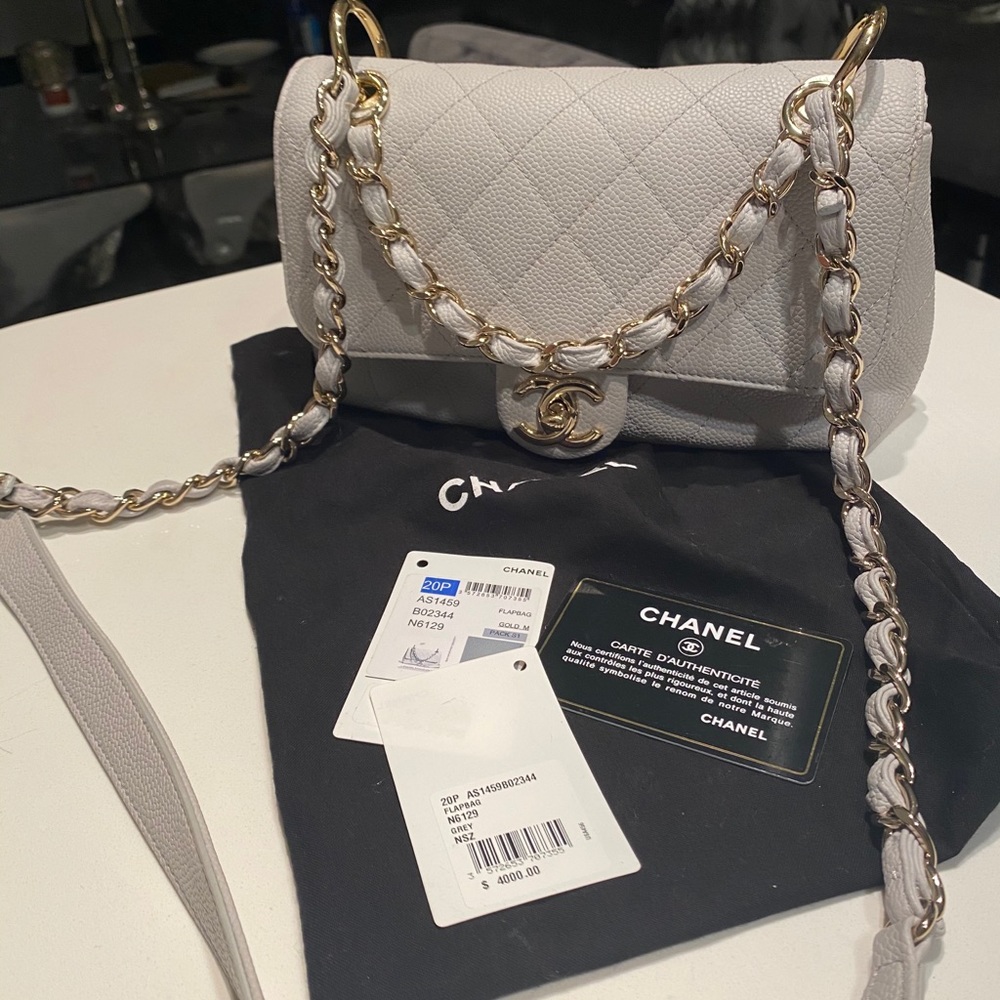 Stunning Beautiful Gray Leather Bag